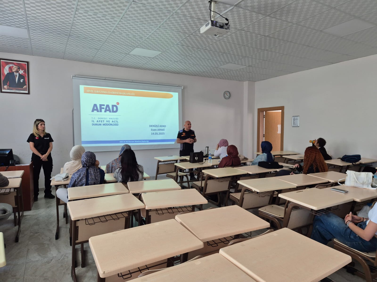 acil-durum-ve-afet-yonetimi-programi-sertifikali-egitimler-aldi