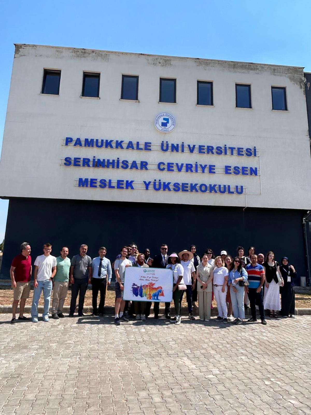 pau-turkce-yaz-okulu-ogrencileri-serinhisar-myo’yu-ziyaret-etti