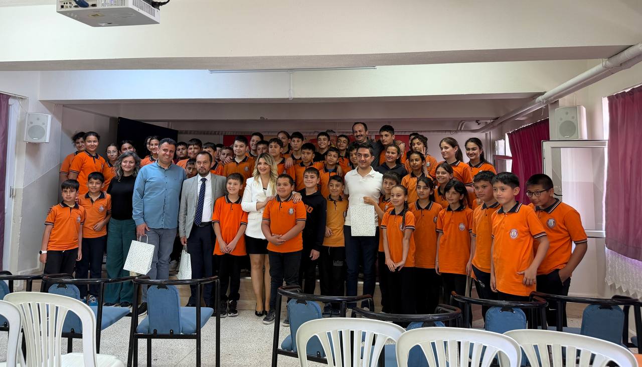 akademisyenlerimiz-golcuk-yatili-bolge-ortaokulundaydi