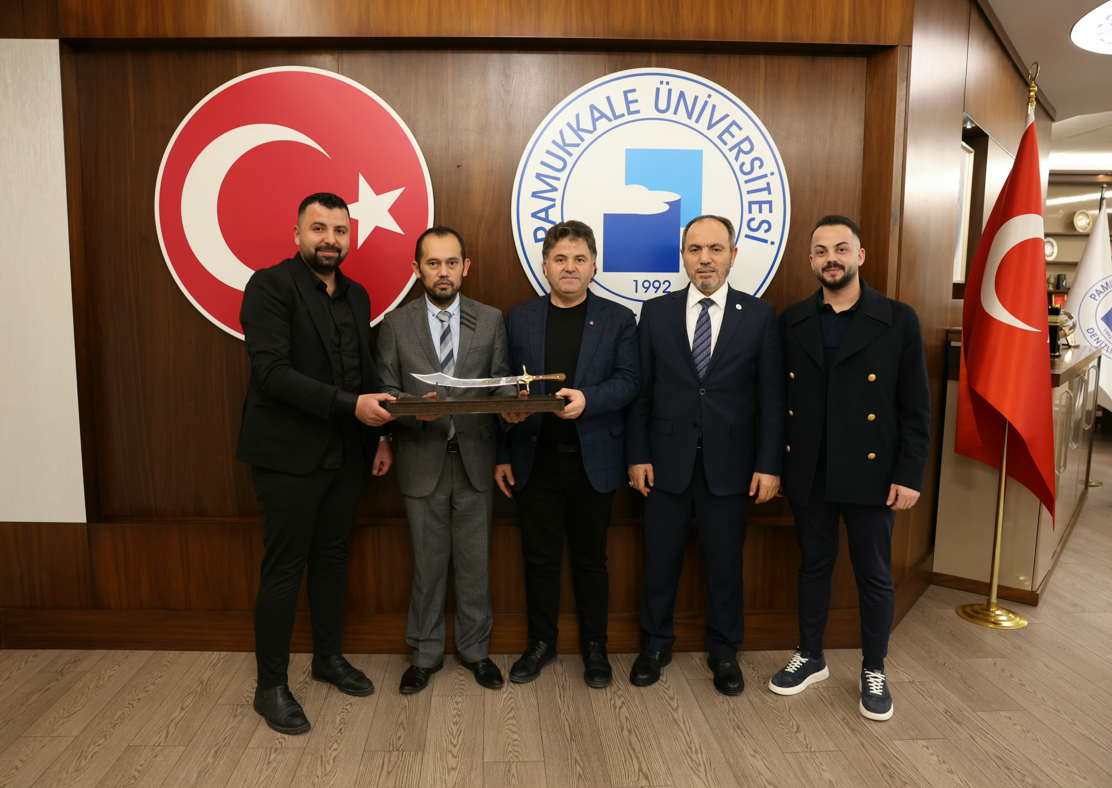 acipayam-myo-yonetimi-ve-acipayamdaki-hayir-sever-is-insanlari-rektorumuzu-ziyaret-etti