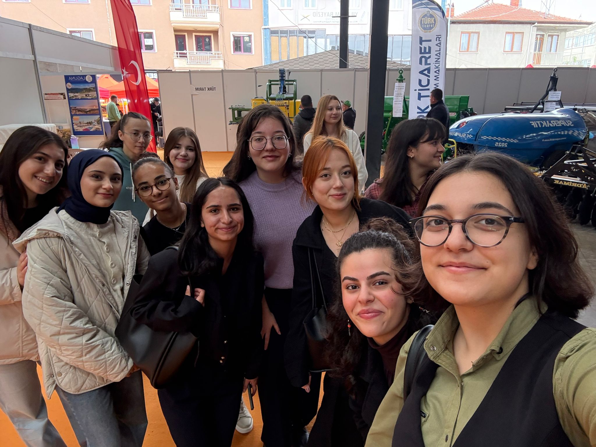 ogrencilerimiz-civril-tarim-fuarinda-sektorle-bulustu