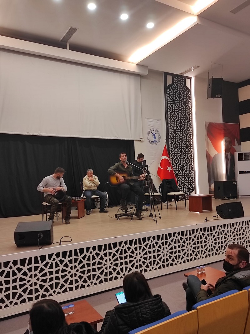 muzik-dinletisi-ile-moral-bulduk