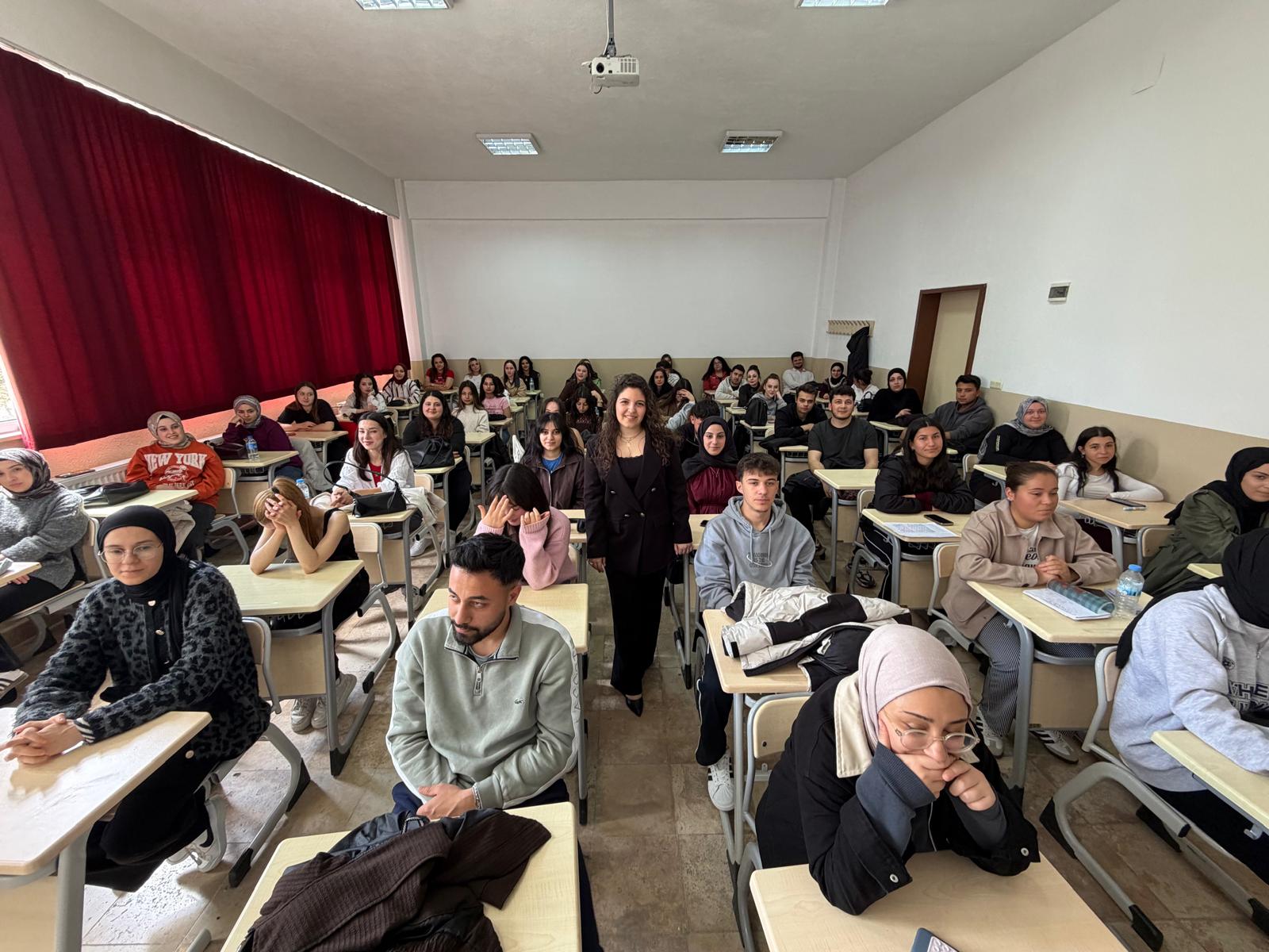 cagri-merkezi-hizmetleri-mezunumuz-kariyer-planlama-dersinin-konugu-oldu-2
