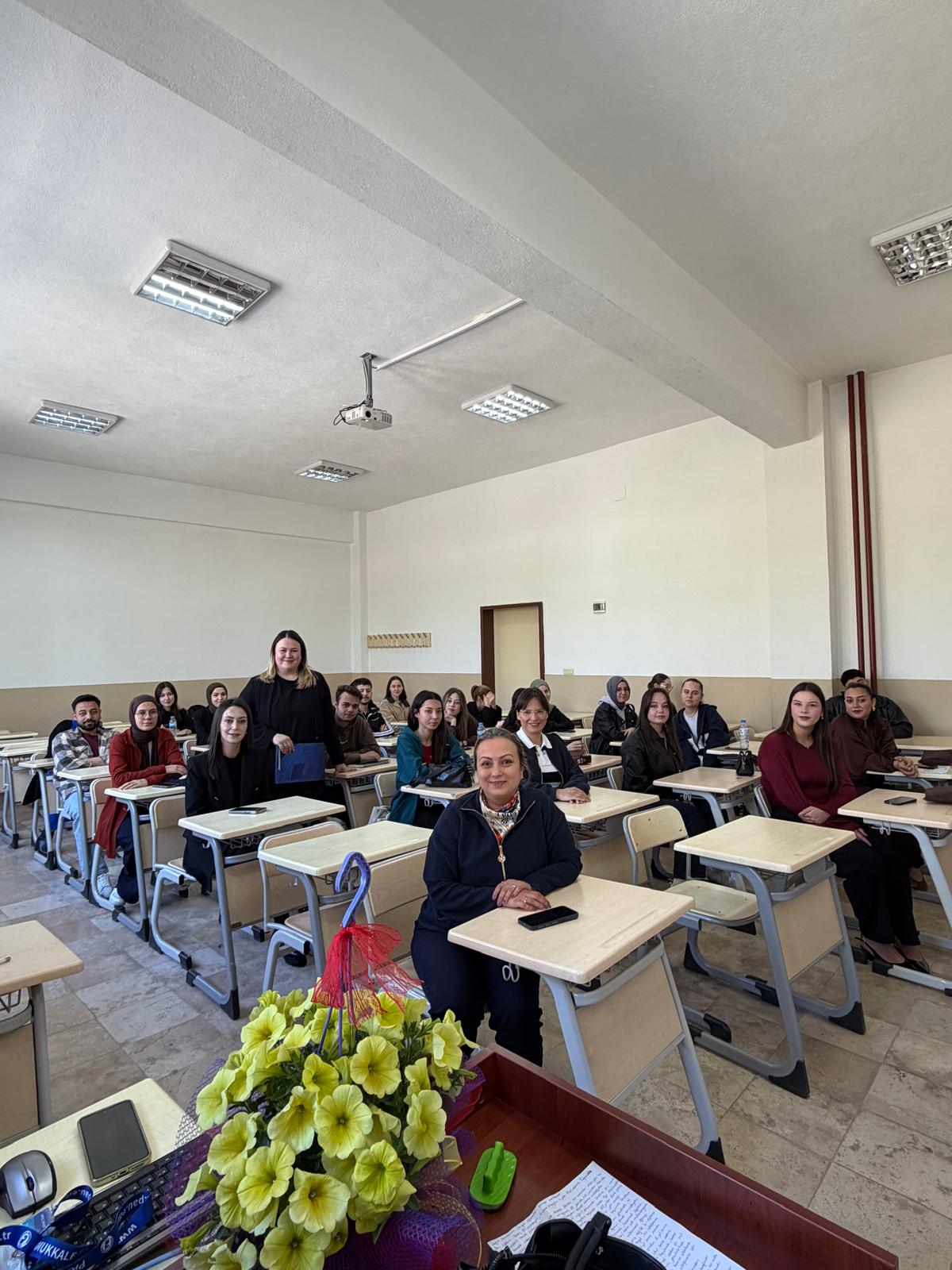 -buro-yonetimi-ve-yonetici-asistanligi-programi-mezunumuz-konugumuz-oldu