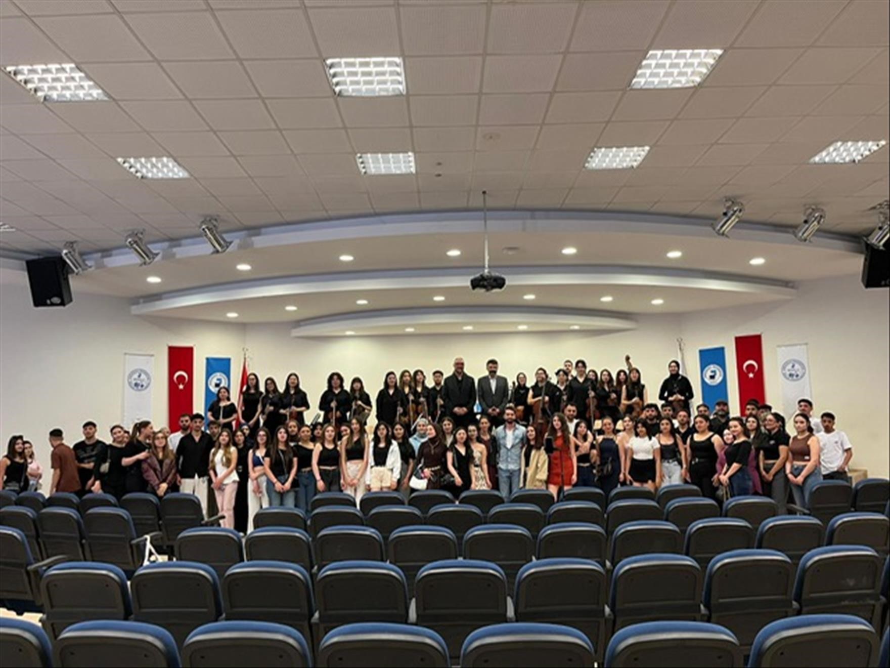 bekilli-myo’da-bahar-coskusu-genclik-oda-orkestrasi’ndan-unutulmaz-konser