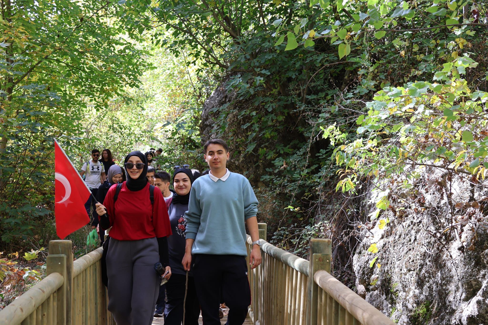 bekilli-meslek-yuksekokulu-ogrencileri-ulubey-kanyonu-–-clandras-yuruyusu’ne-katildi