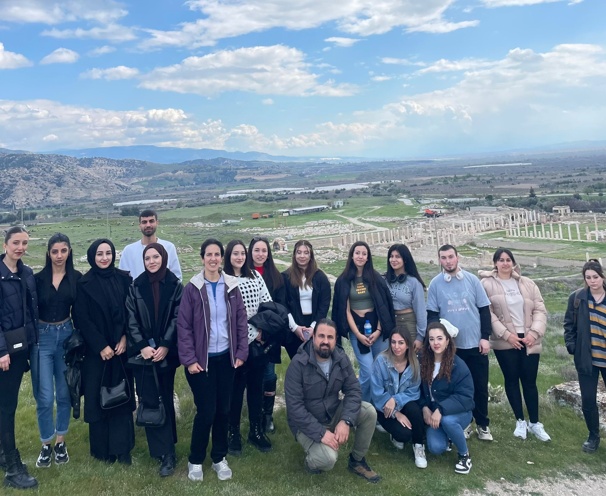 moda-tasarim-programi-ogrencileri-suleymanli-yayla-golu-ve-tripolis-antik-kentini-gezdiler