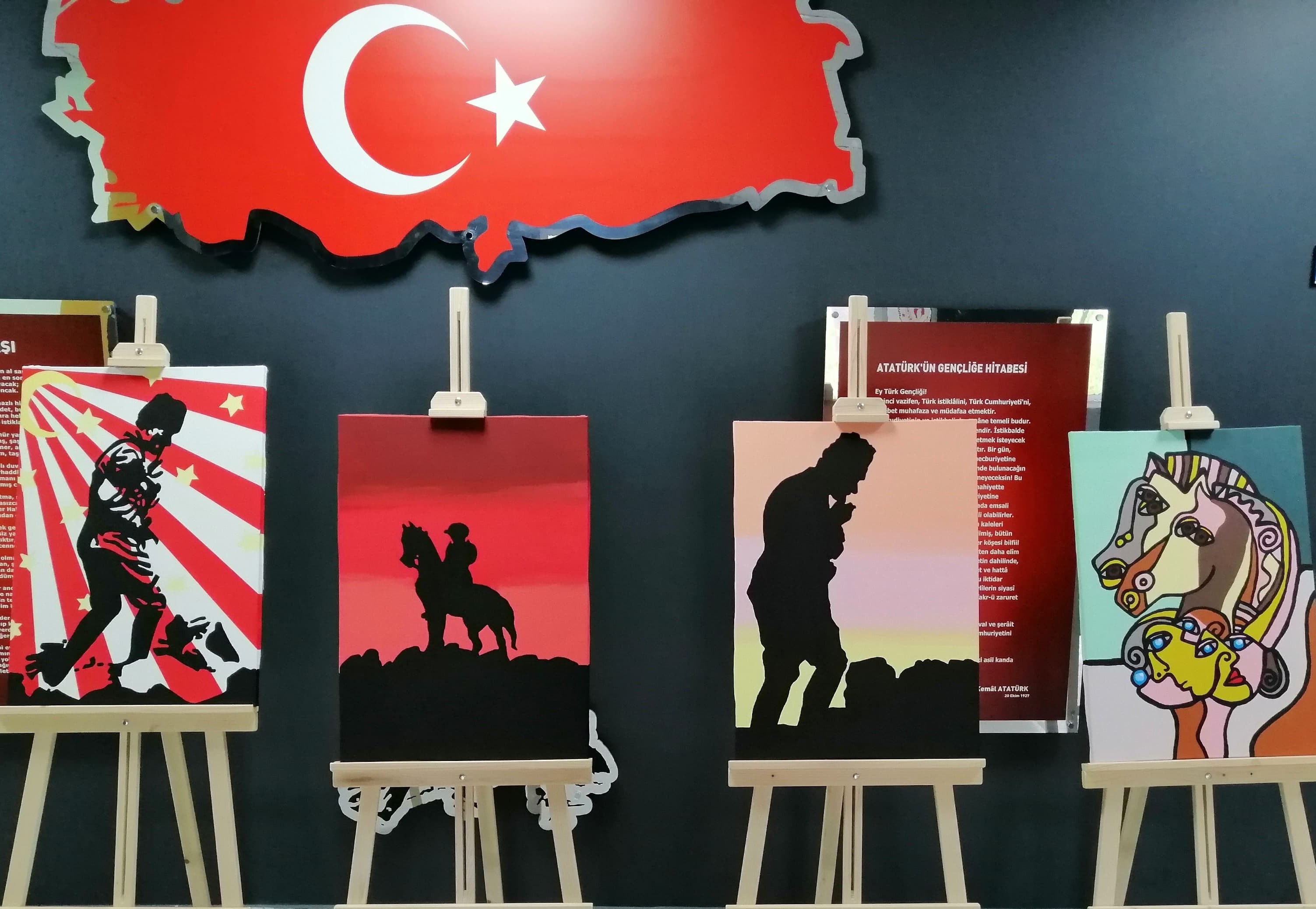 cameli-meslek-yuksekokulu-ogrencisinin-yaptigi-tablolar-sehit-ailelerine-hediye-edildi