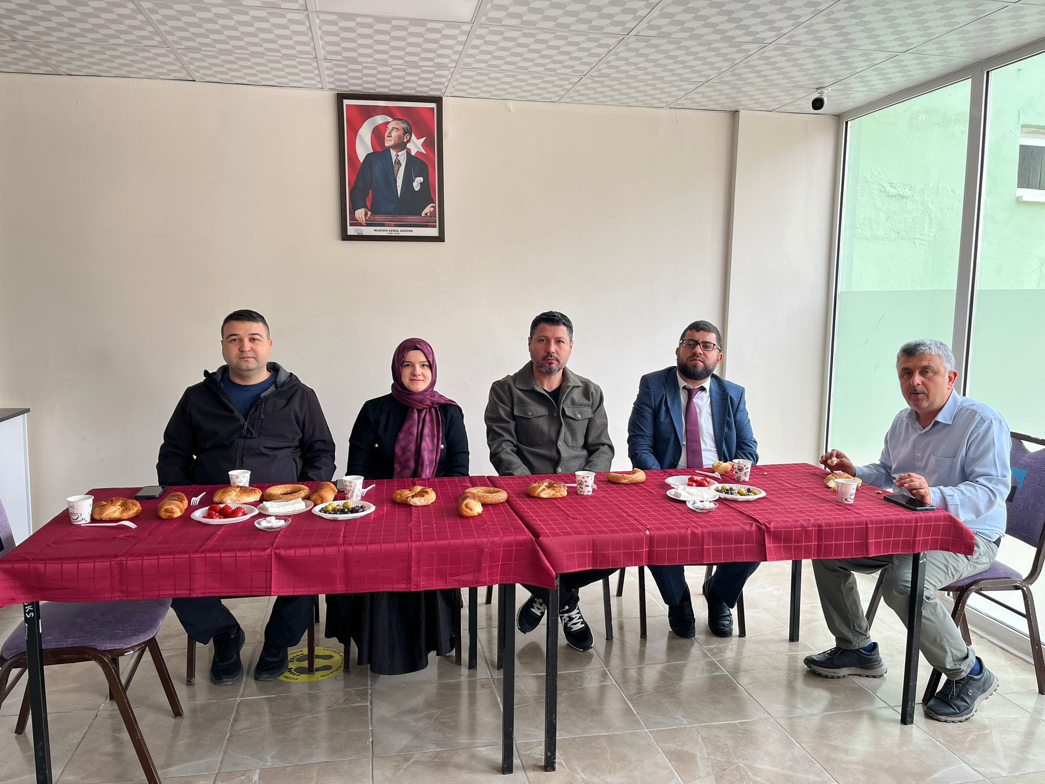 diyanet-genclik-merkezi-cardak-muftulugunden-ogrencilere-kahvalti-etkinligi