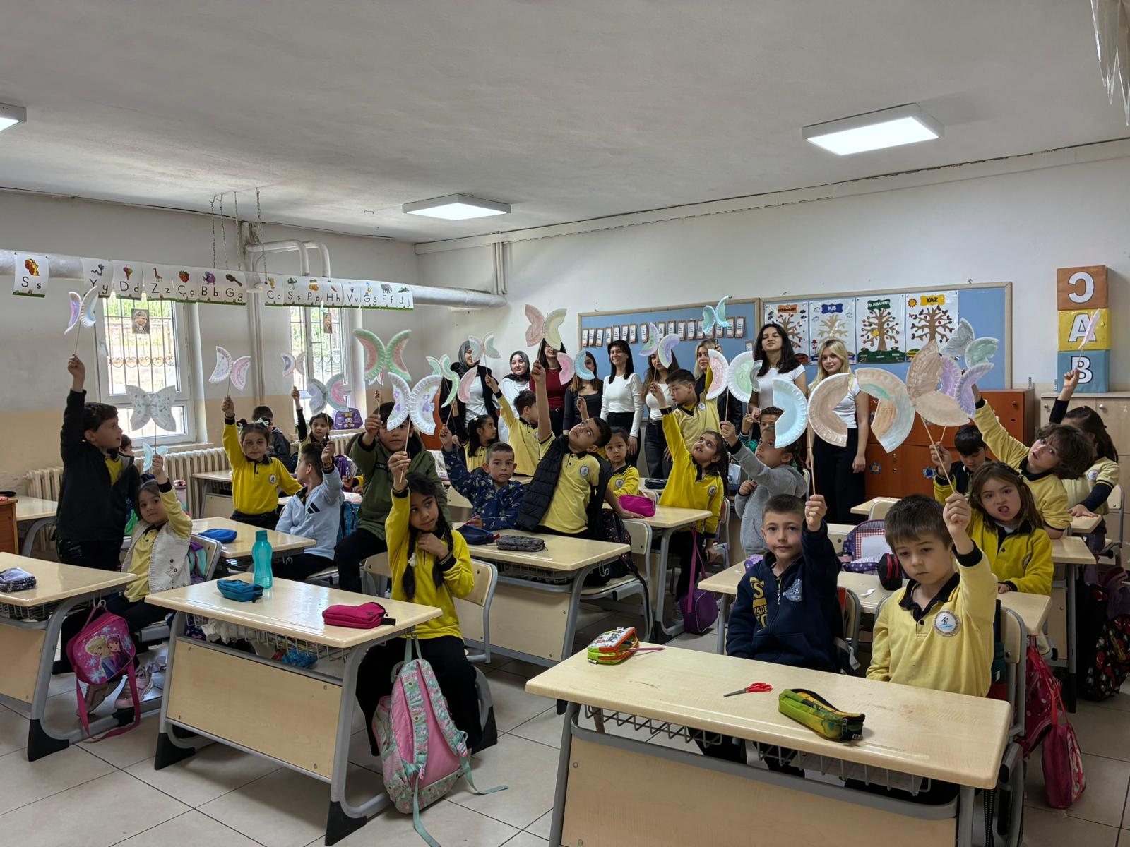 dshmyo-ogrencilerinden-minik-kalplere-23-nisan-dokunusu