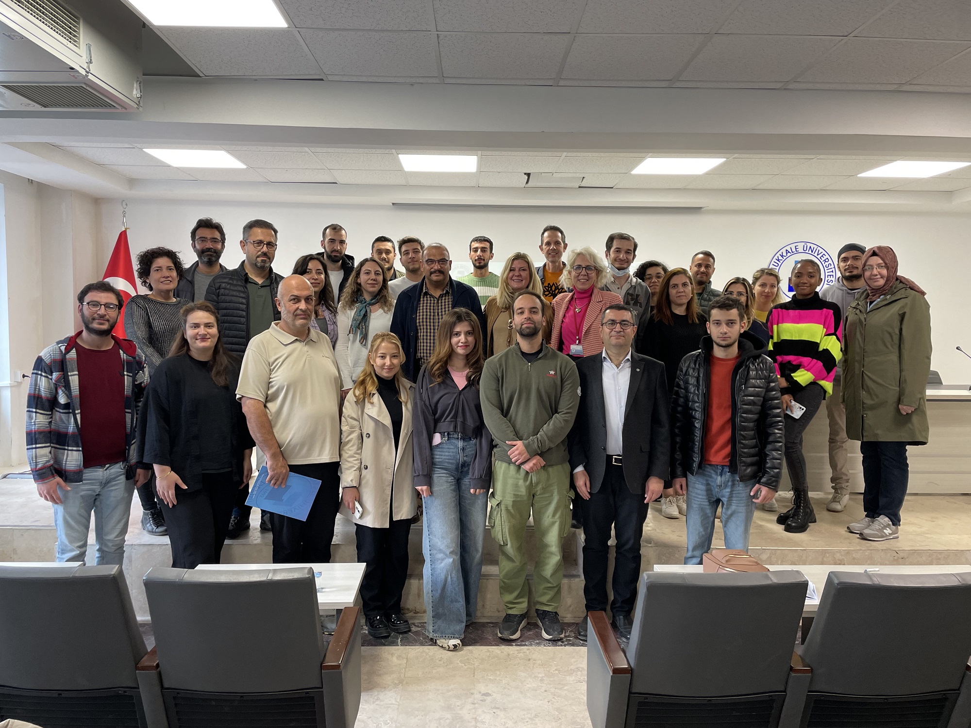 manisa-akpinar-ilica-kaynaklarinda-nufusa-bagli-gelecek-projeksiyonu-ve-su-kalite-problemleri-icme-suyunda-arsenik-kirliligi-ve-halk-sagligi-konulu-seminer-gerceklestirildi-2
