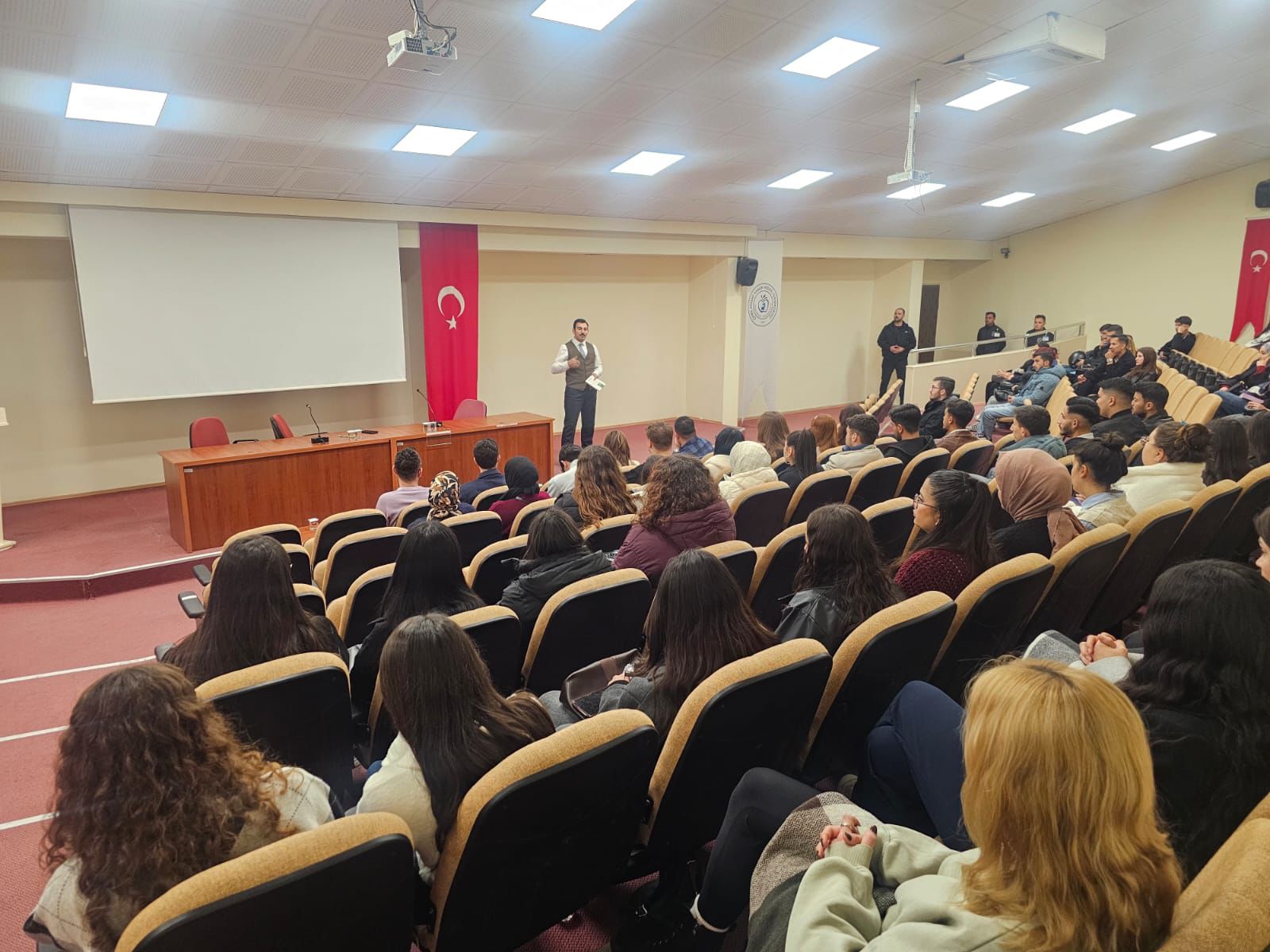 civril-bassavcisi-kariyer-gunleri-kapsaminda-ogrencilerle-bulustu