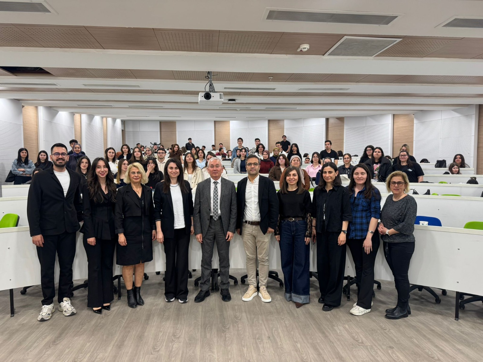yasli-bireylerde-ihmal-ve-istismarin-tespiti”-konferansi-duzenlendi