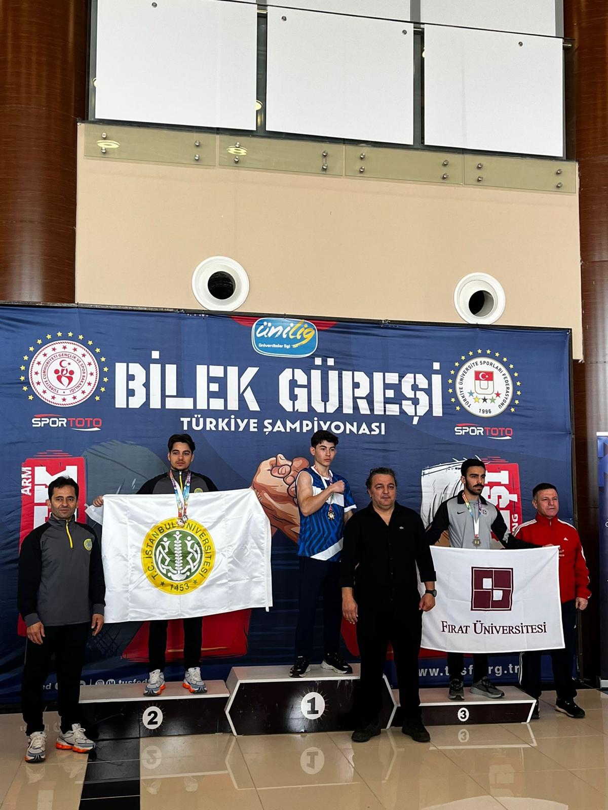 ogrencimizden-bilek-guresinde-buyuk-basari