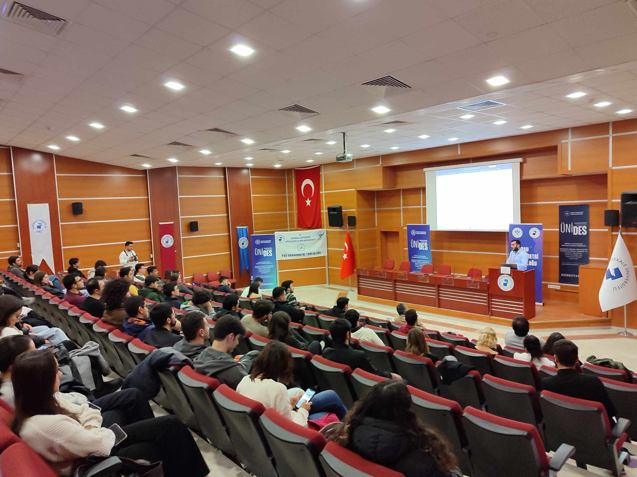veri-bilimi-ile-gelecegi-sekillendir-analiz-ve-tahminleme-etkinligi-gerceklestirildi