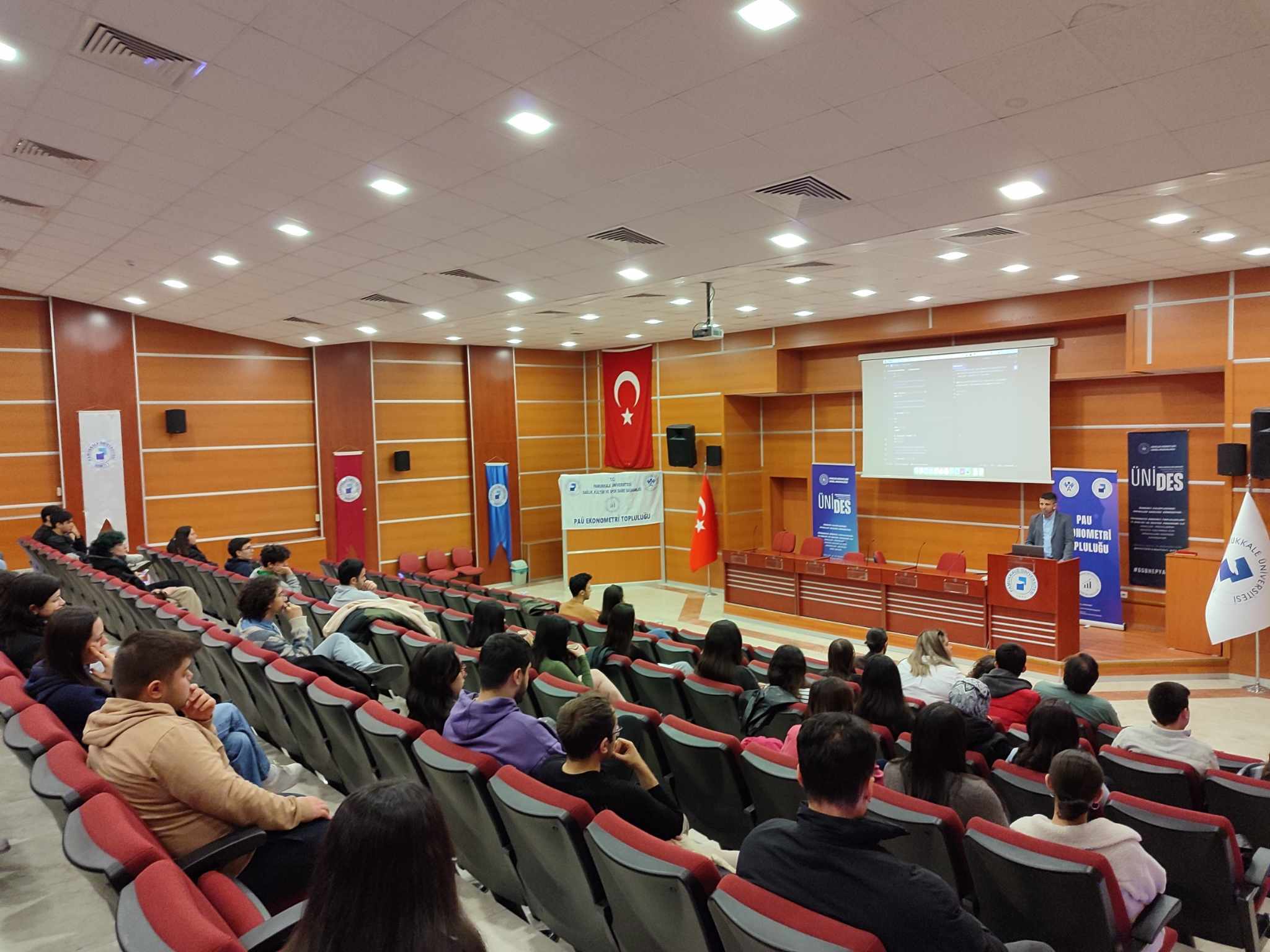 python-ile-veri-gorsellestirme-ve-akciger-kanseri-analizi-etkinligi-gerceklestirildi