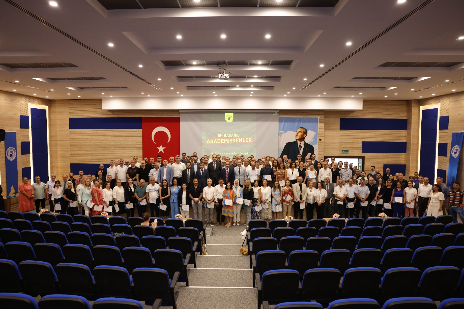 fizik-bolumunun-basarili-akademisyenleri-taltif-ve-tesekkur-programi-ile-onurlandirildi