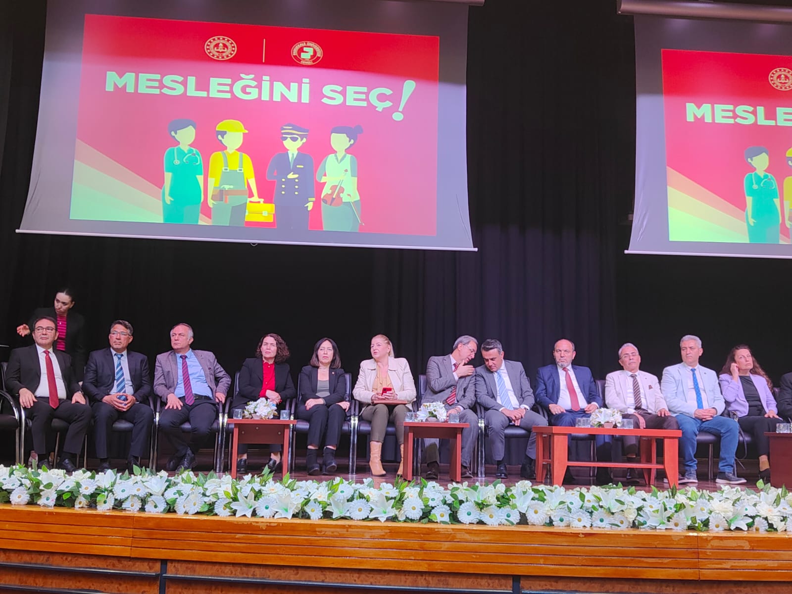 pamukkale-universitesi’nin-pau-denizli-il-milli-egitim-mudurlugu-ile-birlikte-gerceklestirdigi-universite-tanitim-etkinligi-olan-“meslegini-sec”-etkinligine-katildik