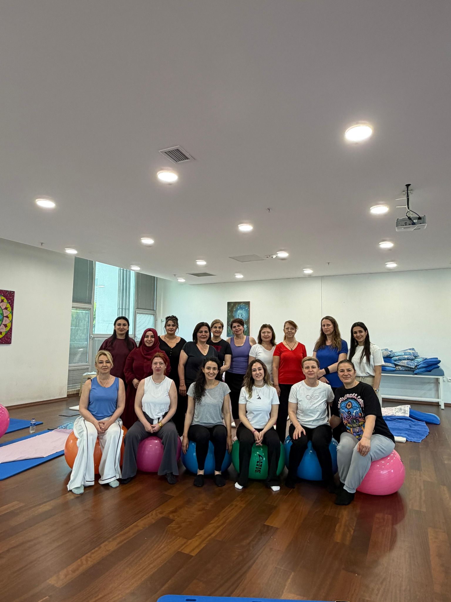 pamukkale-universitesi-kadin-calisanlarina-yonelik-pilates-programlari-basariyla-tamamlandi