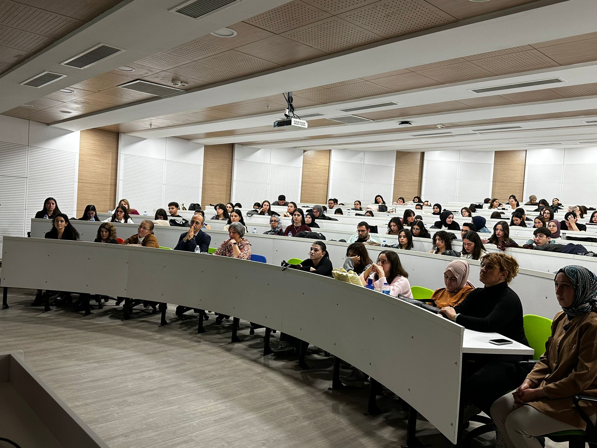 fakultemizde-“uluslararasi-akademik-firsatlar-erasmus-ve-tubitak-2209-a-programlari”-semineri-gerceklestirildi