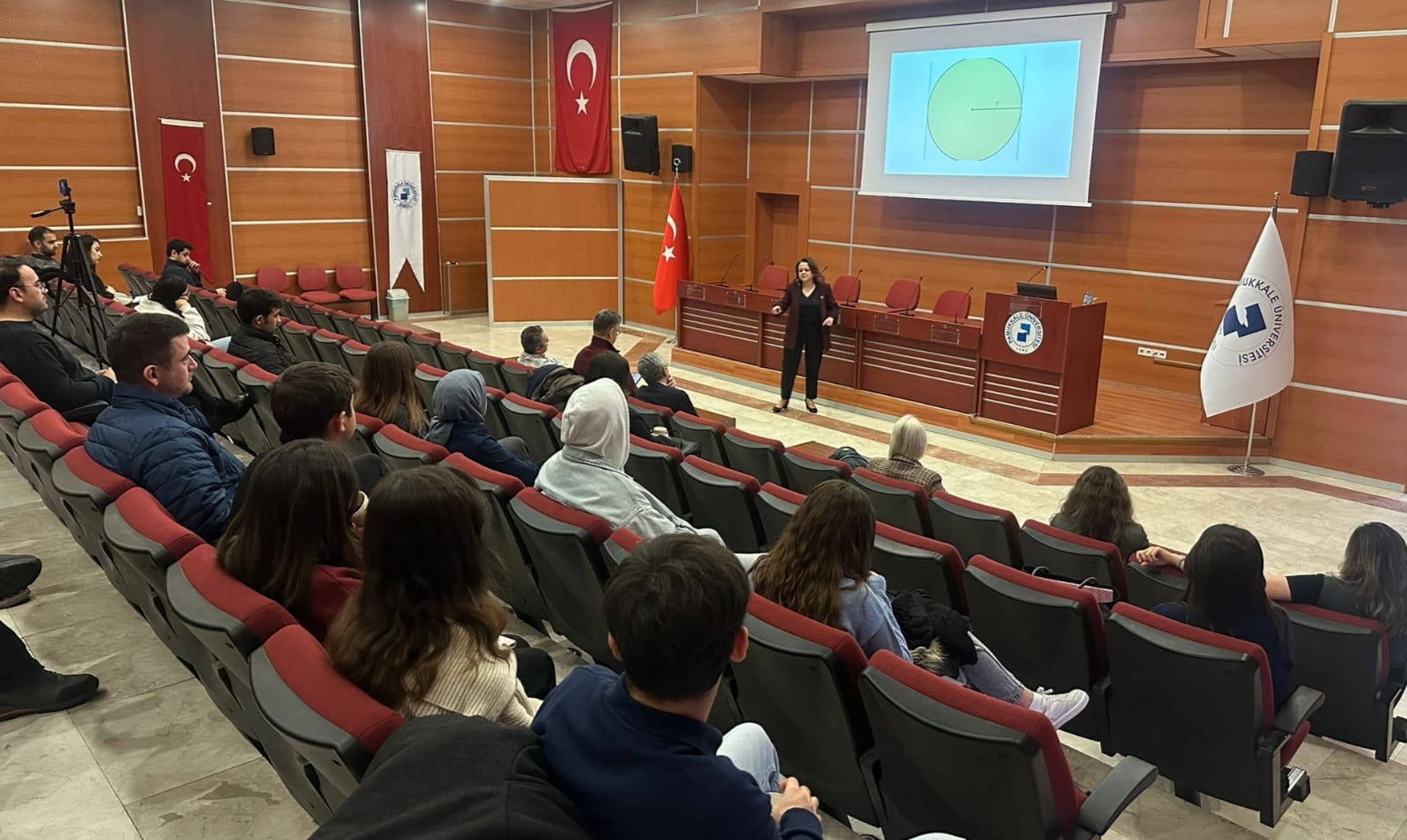 gun-ortasi-seminerleri-evden-calisma-modelinin-avantajlari-ve-dezavantajlari