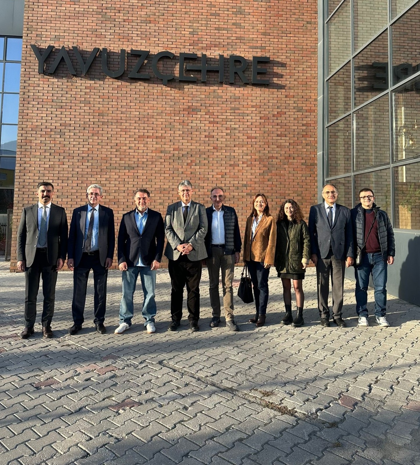 fakultemizden-yavuzcehre-tekstil-as-yonetim-kurulu-baskani-sayin-ahmet-yavuzcehreye-tesekkur-ziyareti