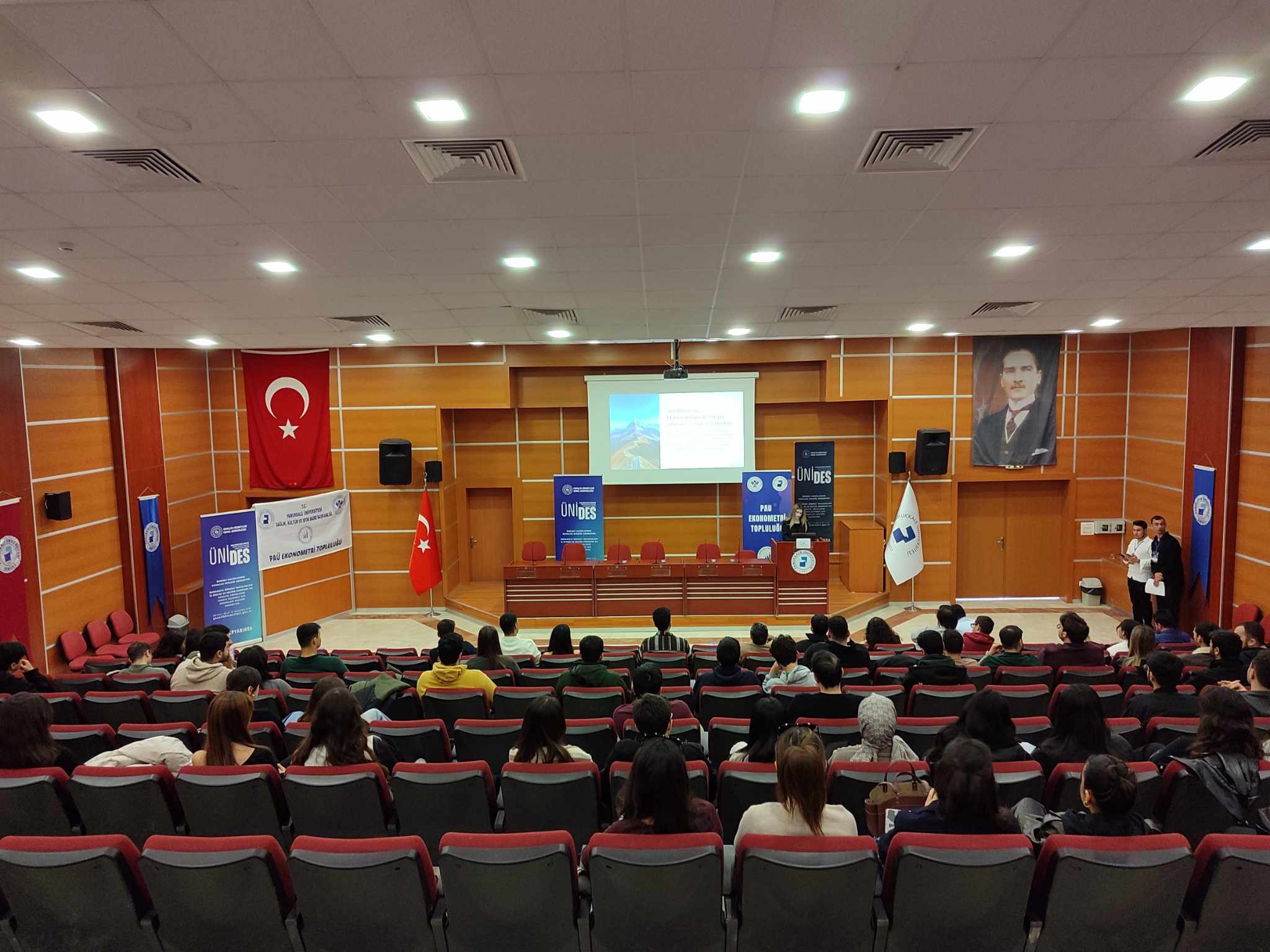 fakultemizde-veri-bilimi-ile-gelecegi-sekillendir-analiz-ve-tahminleme-etkinligi-duzenlendi