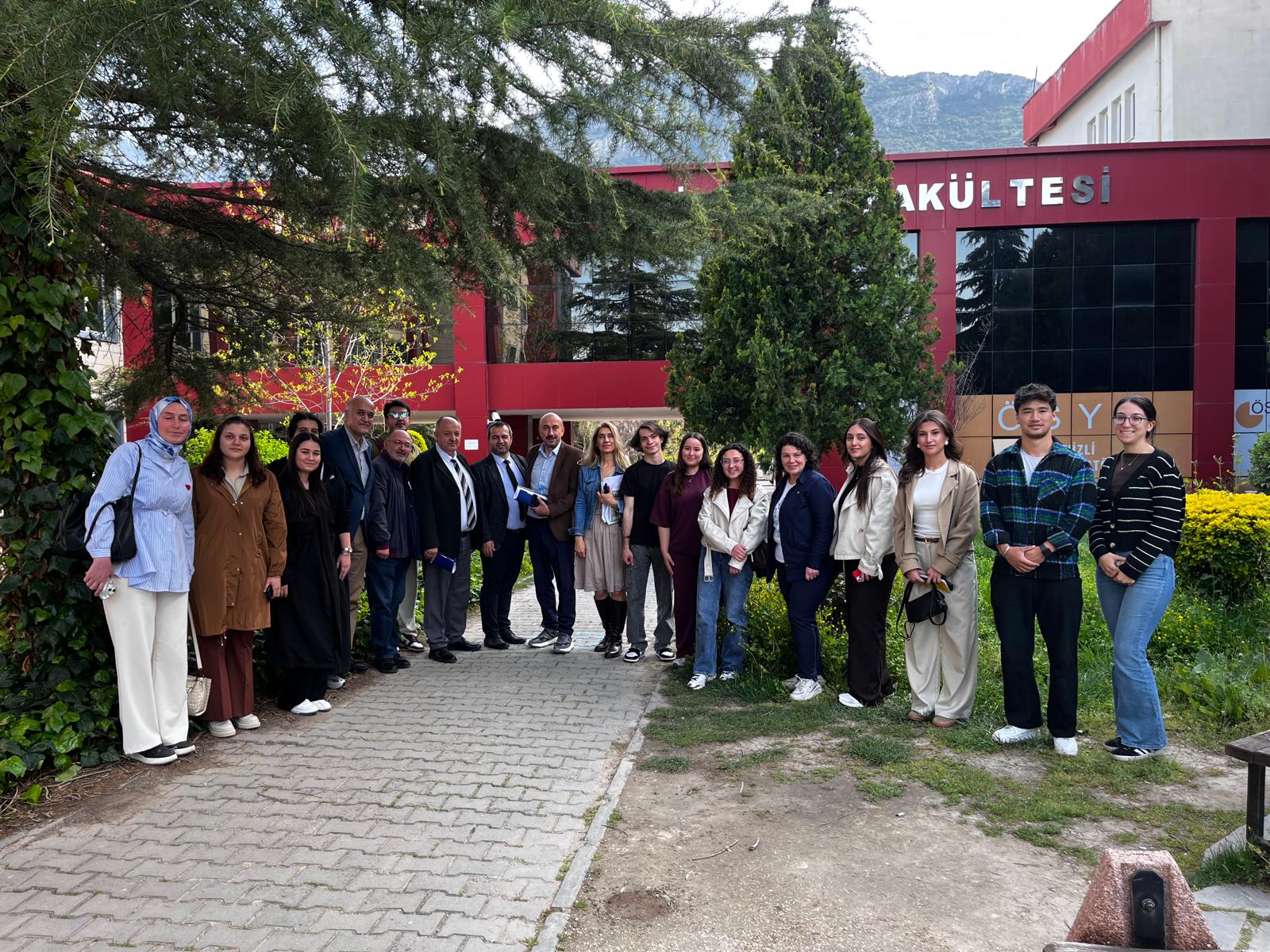 denizli-iskur-uzmanlari-isgucu-piyasasi-uygulamalari-dersine-konuk-oldu