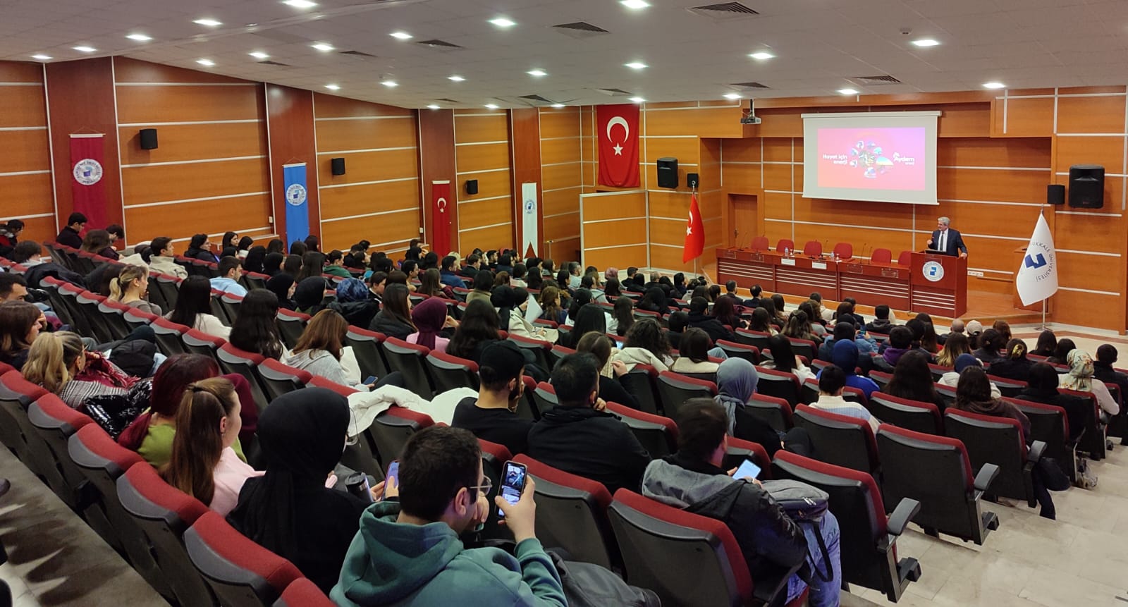 fakultemizde-sirketlerin-surdurulebilirlik-yolculugu-soylesisi-gerceklestirildi