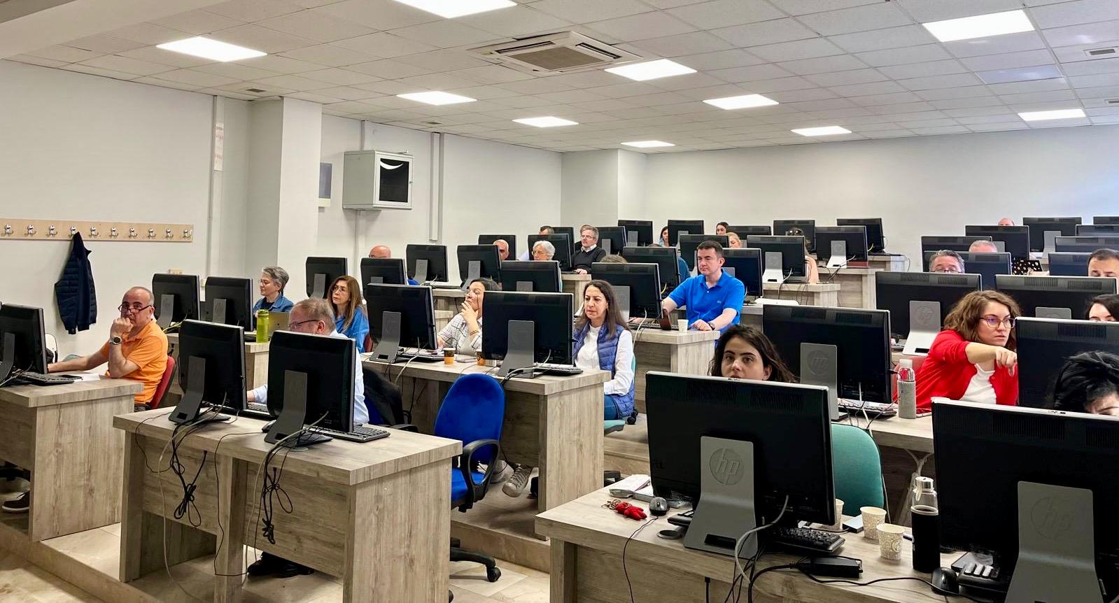 from-literature-reviews-to-instructional-material-design-with-artificial-intelligence-a-workshop-for-faculty-members