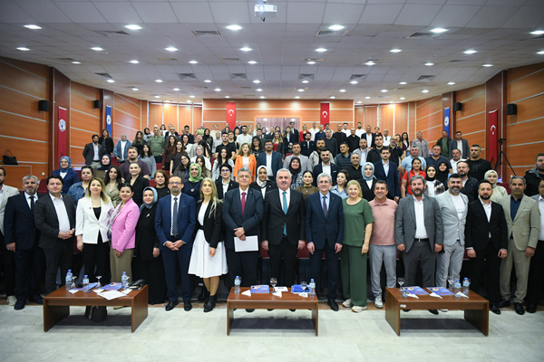 ev-iscilerinin-haklari-ve-calisma-kosullari-fakultemizde-duzenlenen-panelde-ele-alindi