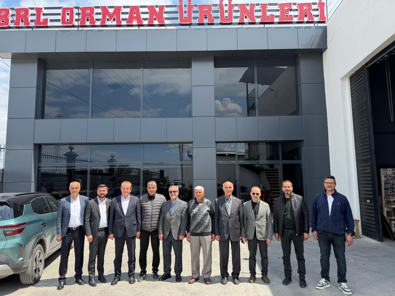 fakultemize-denizli-ilahiyat-fakultesi-yaptirma-ve-yasatma-dernegi-araciligiyla-destek-veren-dis-paydaslara-tesekkur-ziyareti-gerceklestirildi-3