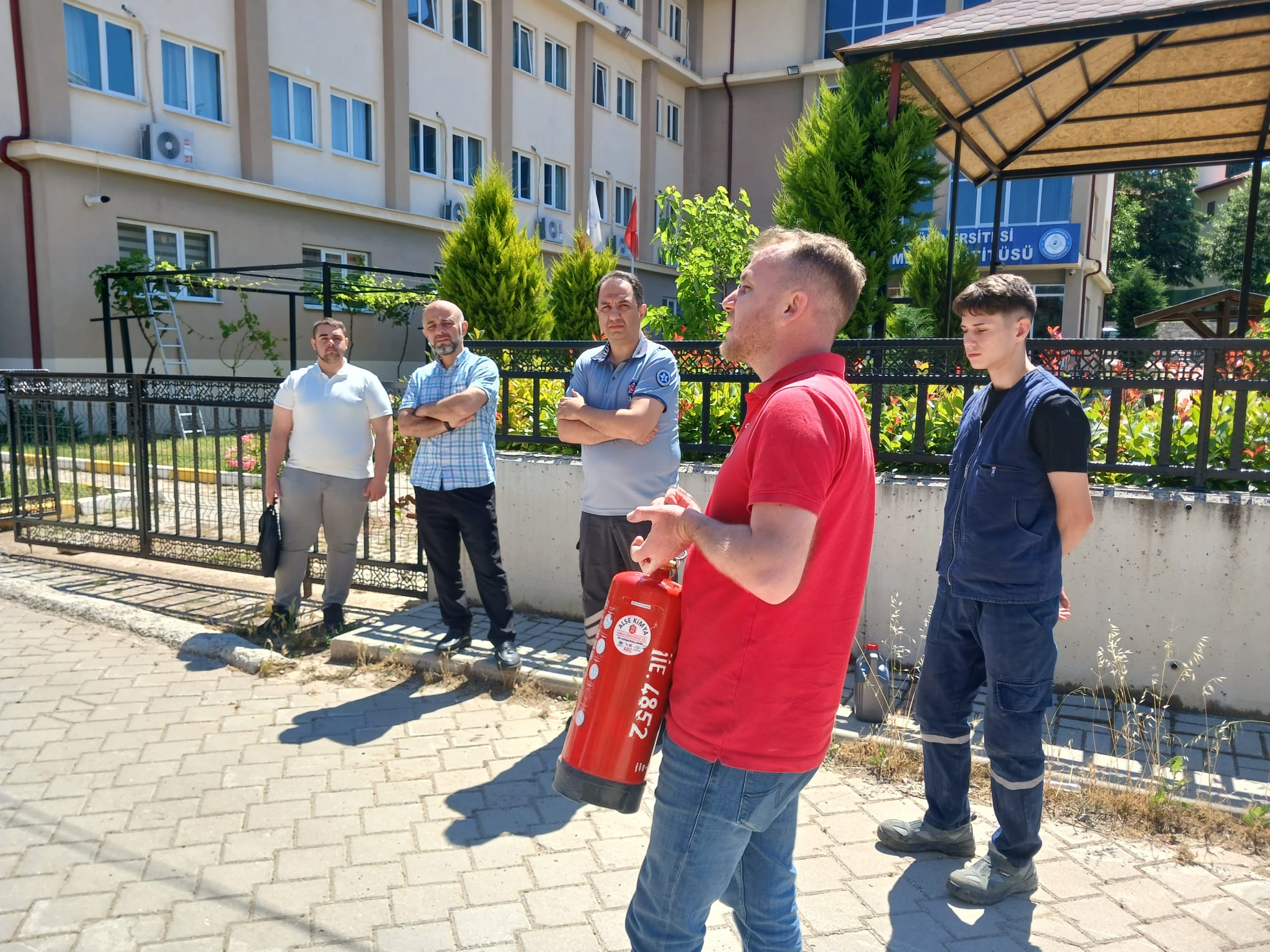 yangin-sondurme-cihazlarinin-kullanimina-yonelik-tatbikat-ve-egitim-yapildi