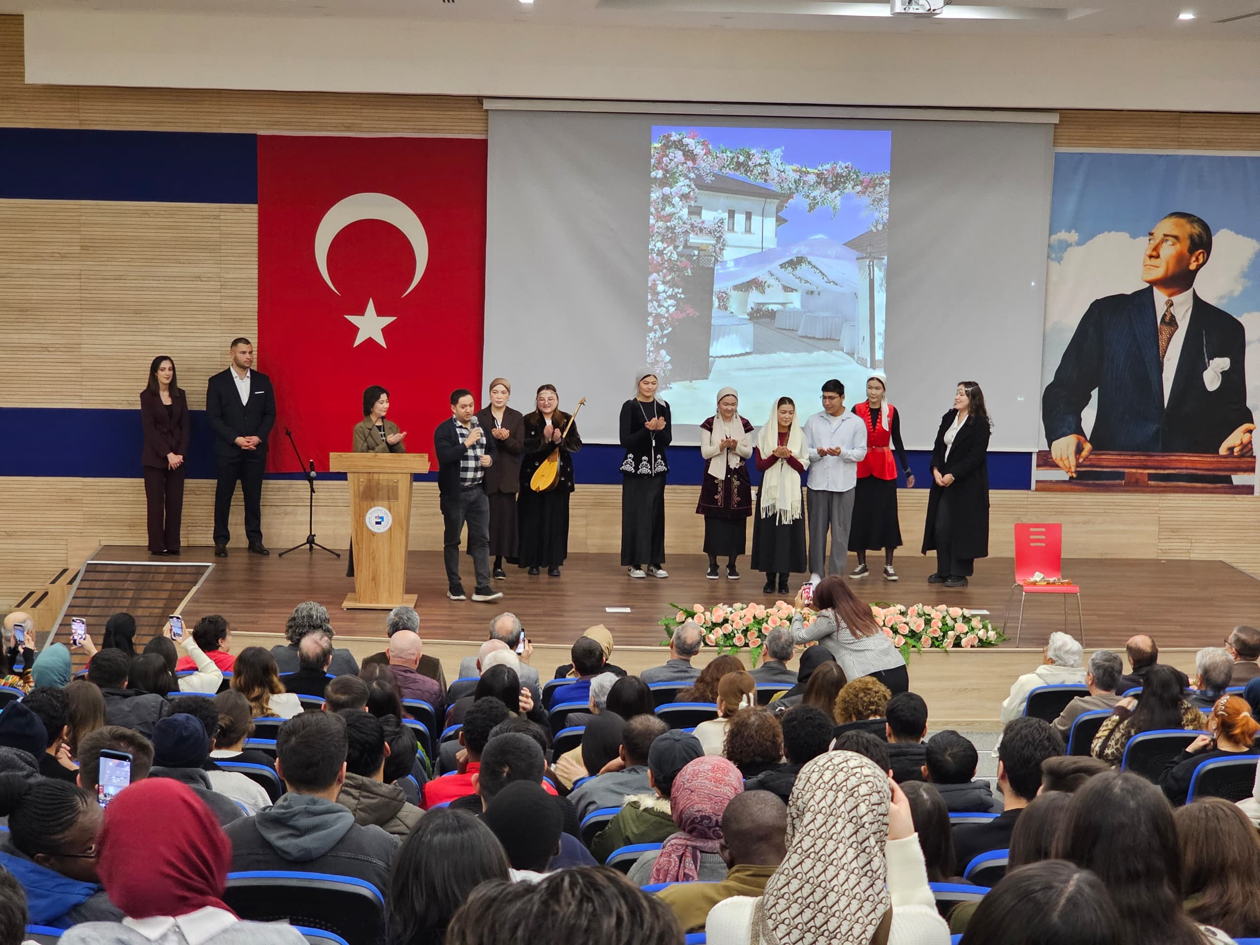 15-aralik-turk-dili-ailesi-gunu-turk-dili-ve-edebiyati-bolumumuz-tarafindan-coskuyla-kutlandi