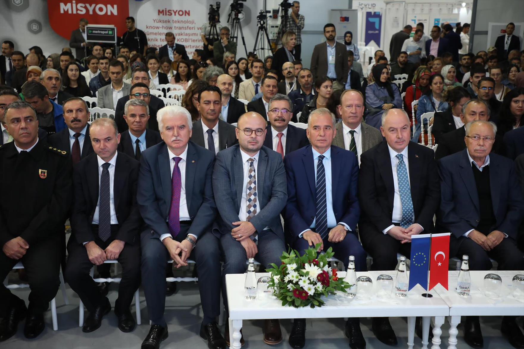iskur-denizliorganize-sanayi-bolgesi-osb-kariyer-fuari-basladi