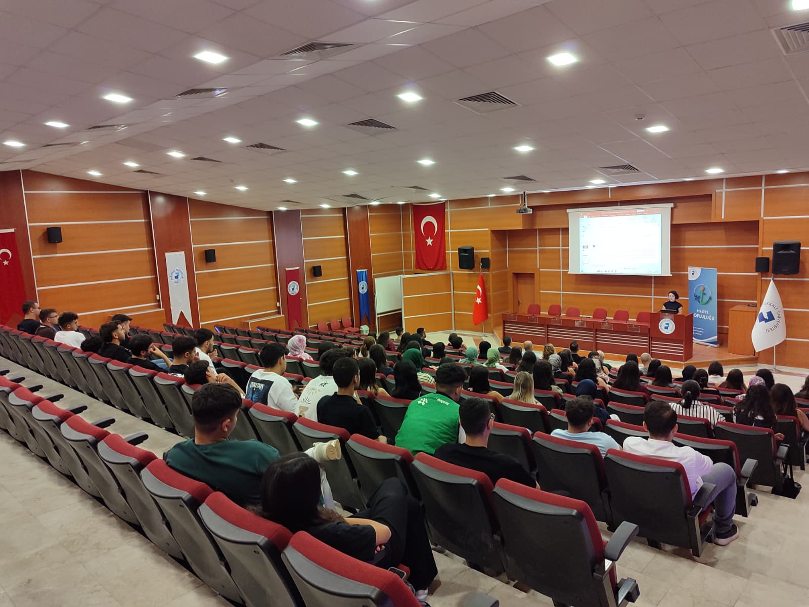 department-of-public-finance-holds-undergraduate-orientation-meeting