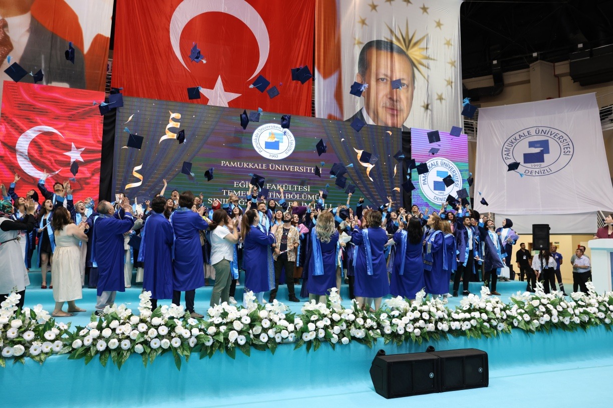 pamukkale-universitesi-okul-oncesi-egitimi-anabilim-dali’nda-mezuniyet-coskusu