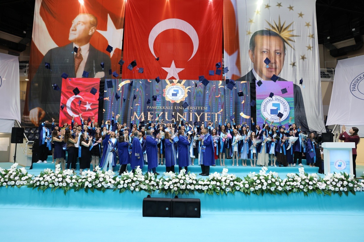 pamukkale-universitesi-rehberlik-ve-psikolojik-danismanlik-anabilim-dalinda-mezuniyet-coskusu