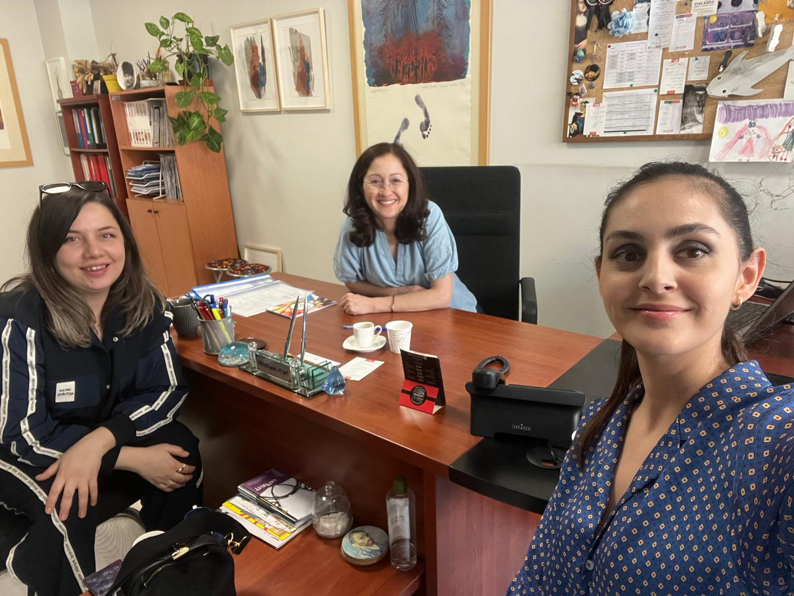 alumni-meetings-sharing-museum-experiences
