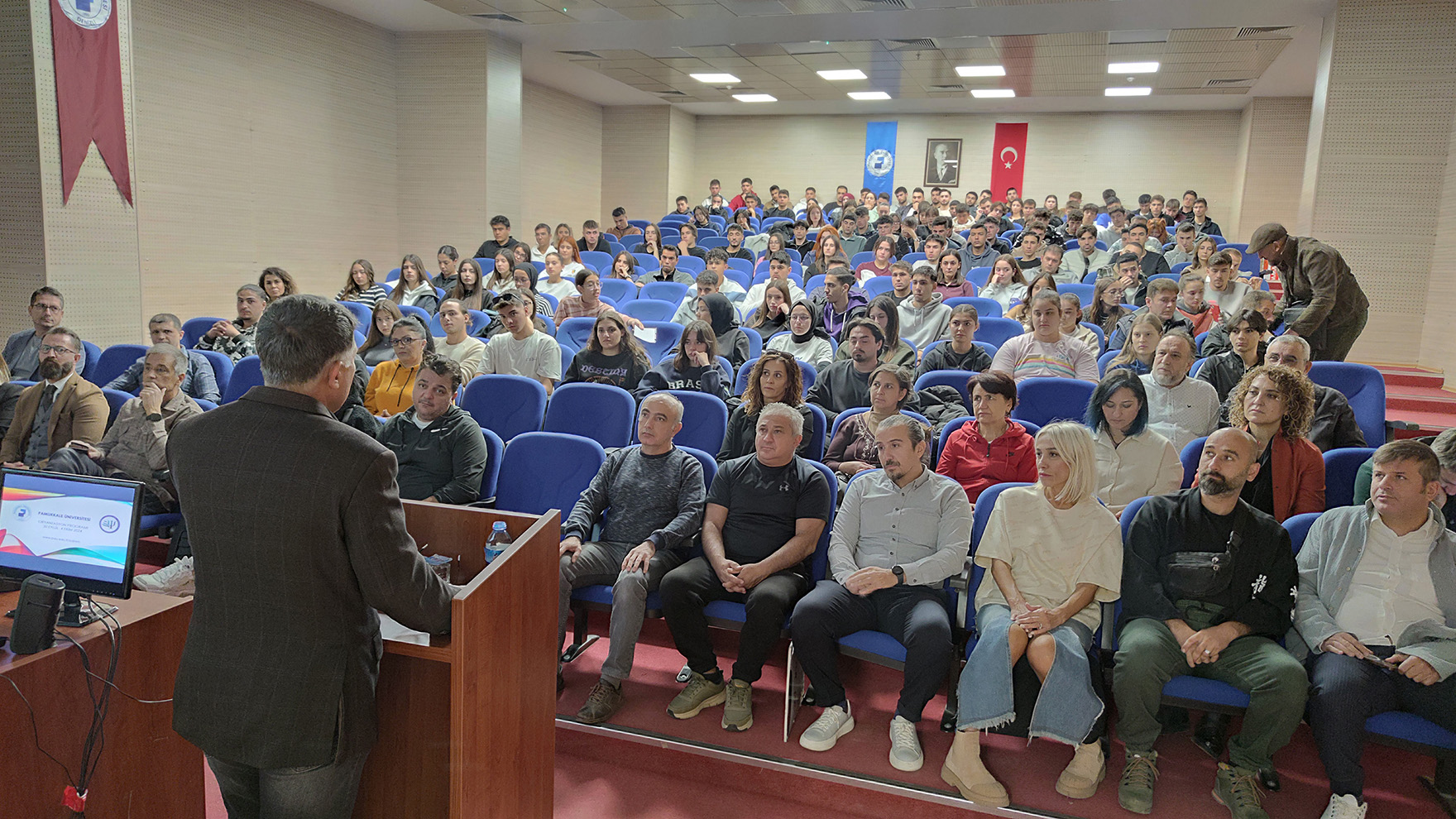 spor-bilimleri-fakultesi-1-sinif-ogrencilerine-hosgeldin-dedi