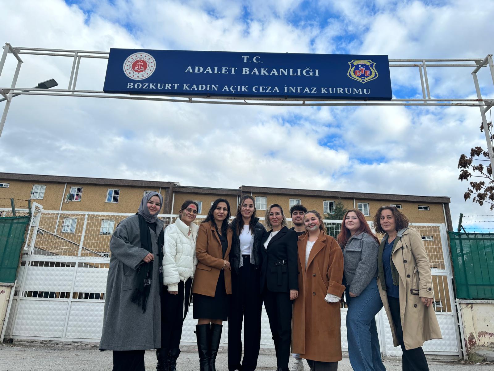 cocuklar-guluyor-dunya-donuyor