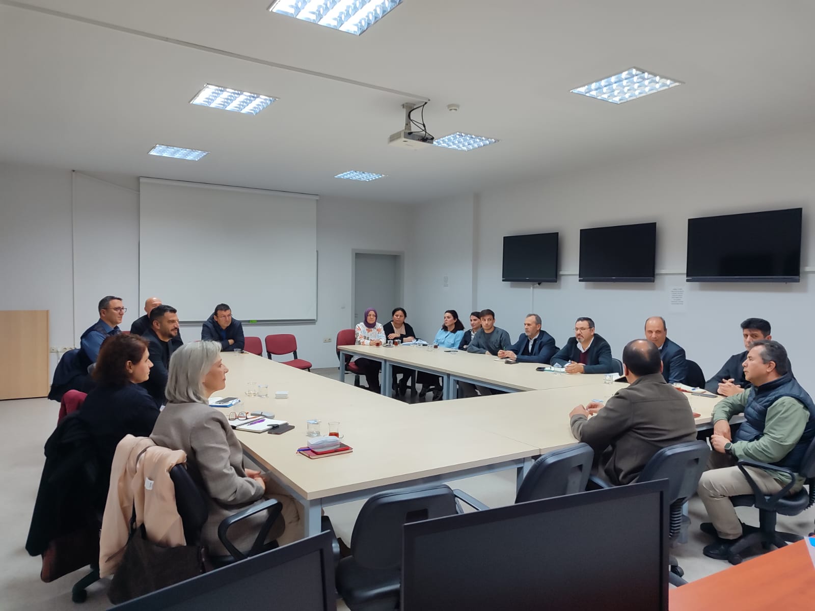 fakultemiz-ve-ogrenci-isleri-daire-baskanligi-arasinda-istisare-toplantisi-gerceklestirildi