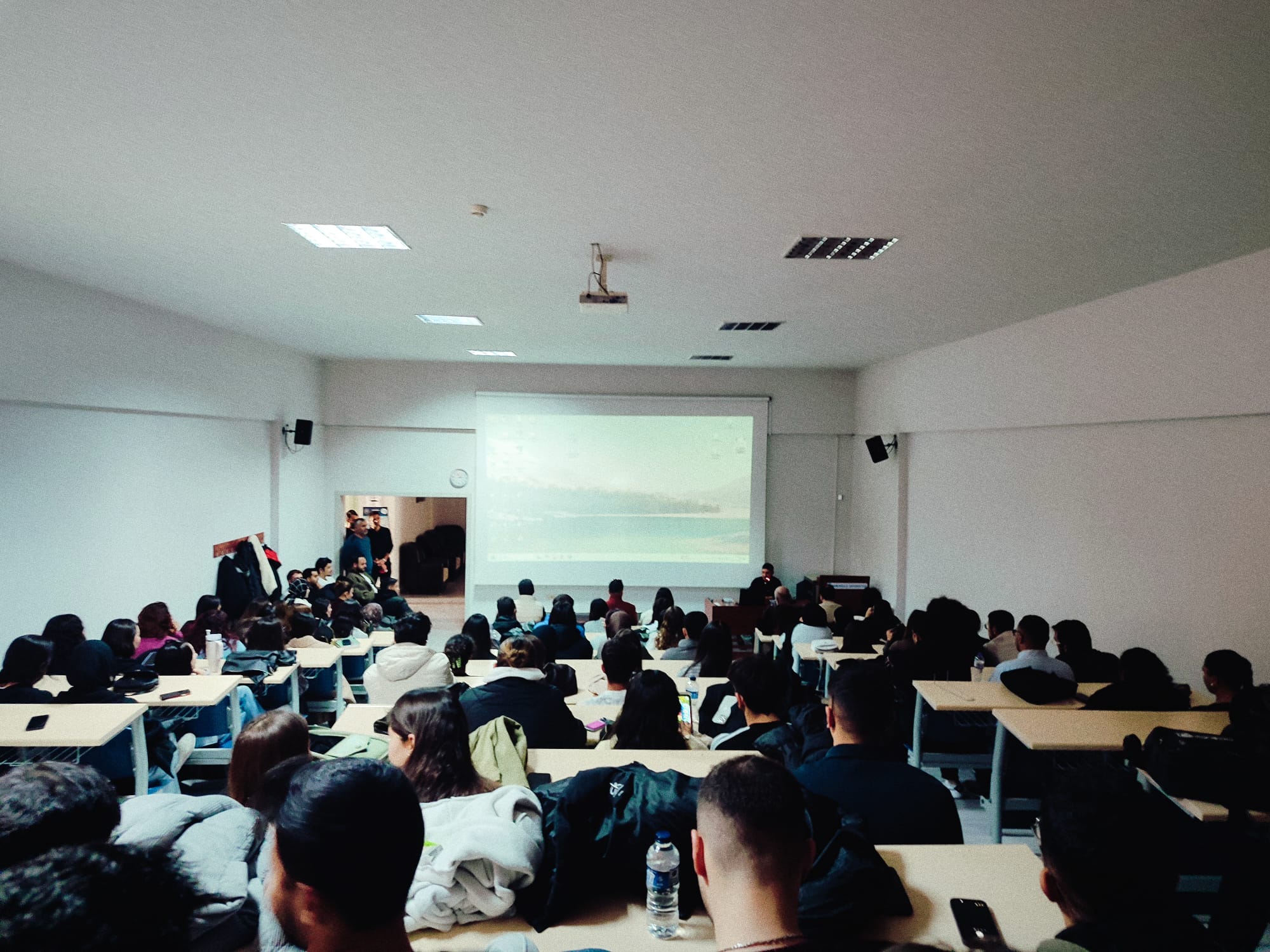 fakultemizde-bir-zamanlar-biz-de-ordaydik-mezun-ogrenci-bulusmasi-gerceklestirildi