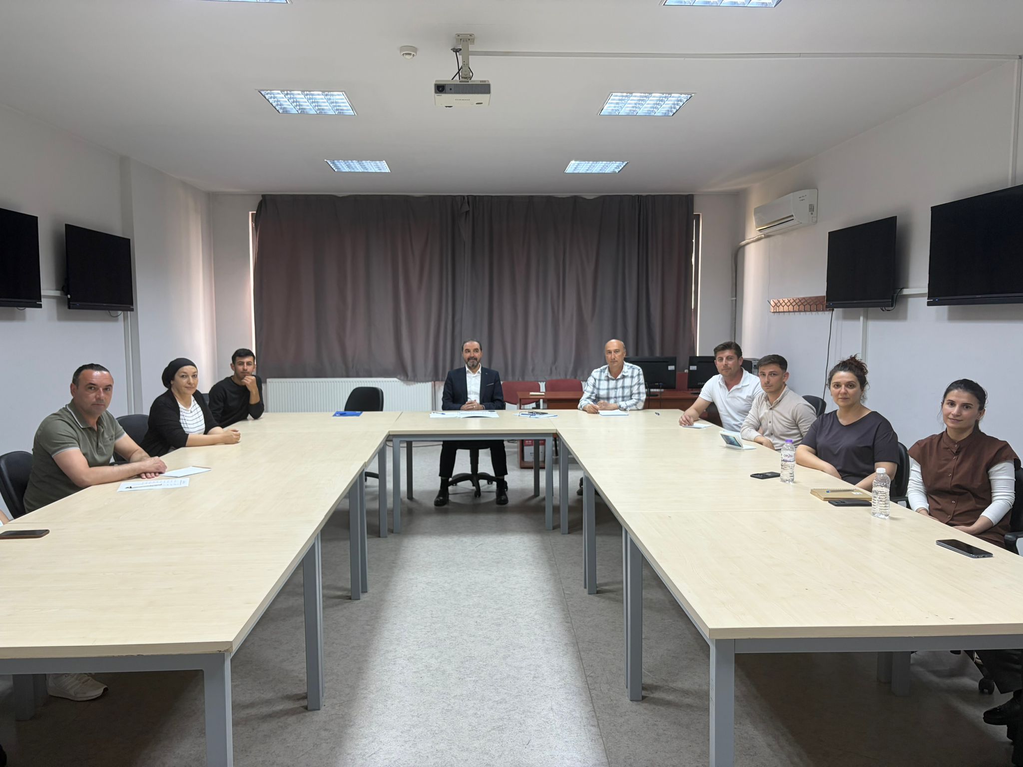 fakultemizde-idari-personel-tanisma-ve-yuksekogretim-kalite-kurulu-yokak-akreditasyon-degerlendirme-toplantisi-yapildi