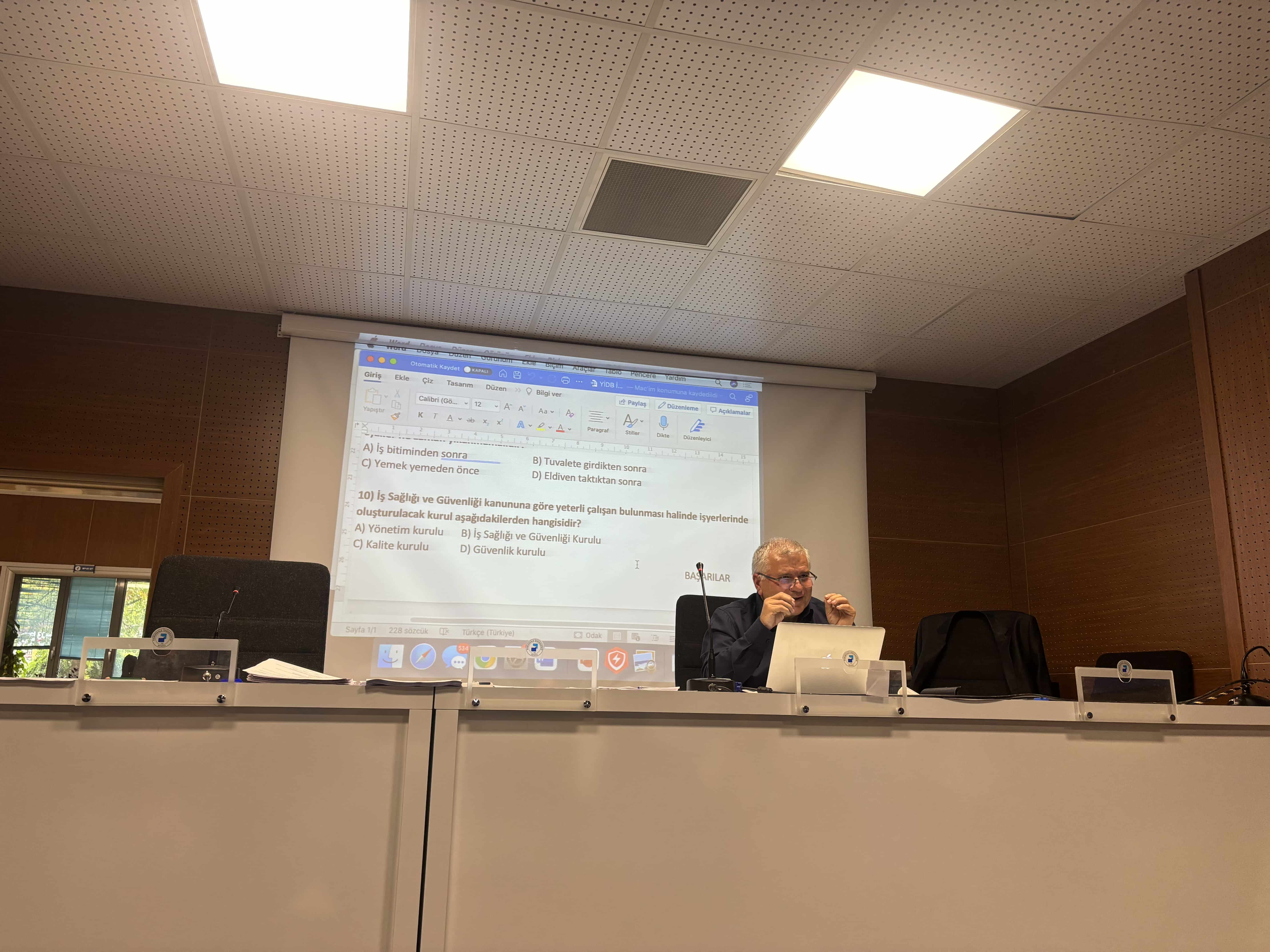 yapi-isleri-ve-teknik-daire-baskanligi-personeline-is-sagligi-ve-guvenligi-hakkinda-egitim-verilmistir