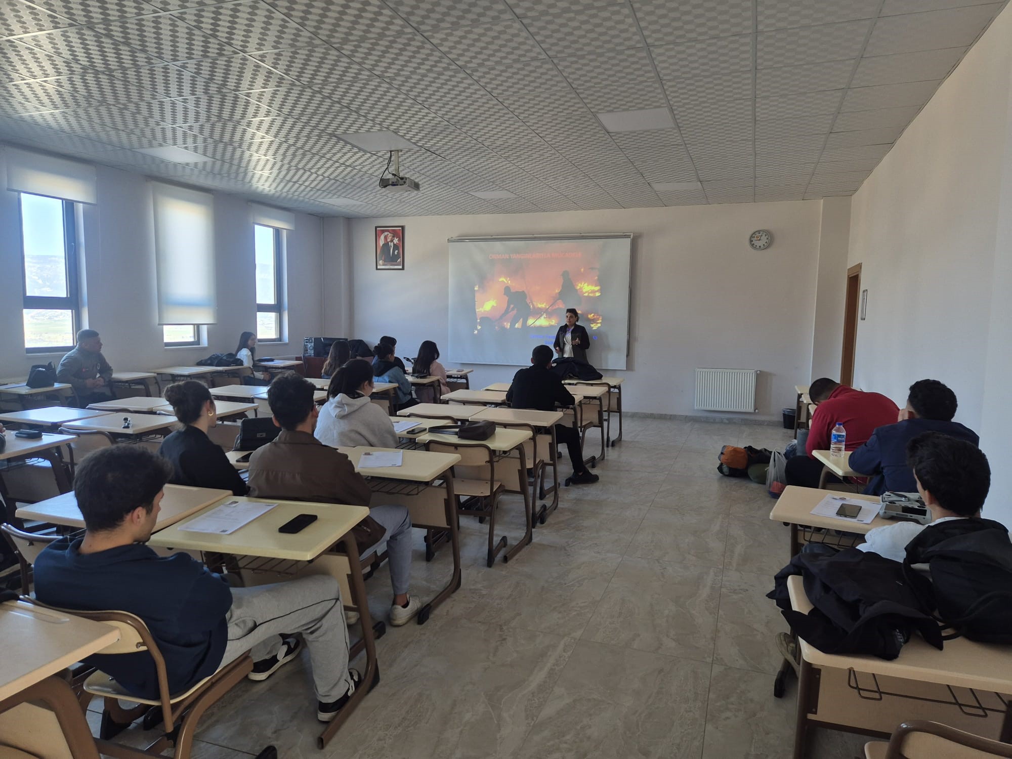 acil-durum-ve-afet-yonetimi-programi-ogrencileri-orman-yanginlari-ile-mucadele-gonullusu-oldu-3