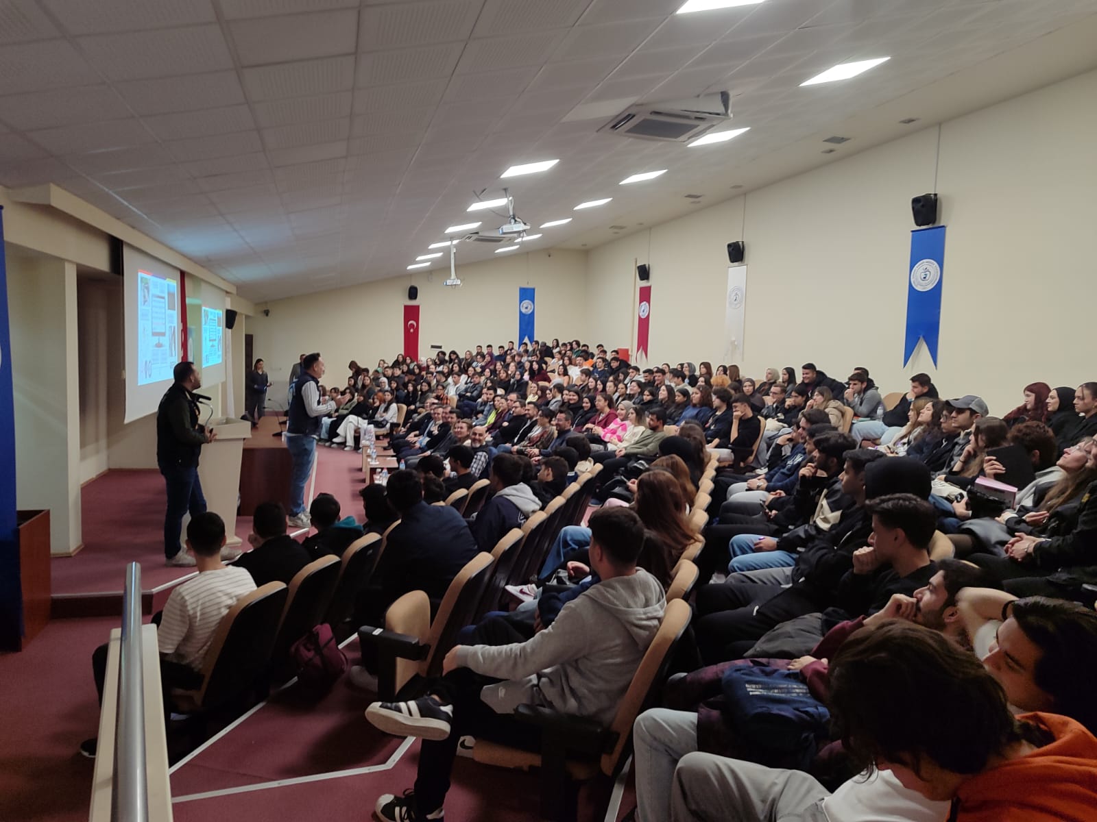 ziraat-fakultesi-ogrencilerine-siber-suc-ve-narkotik-farkindalik-egitimi-verildi