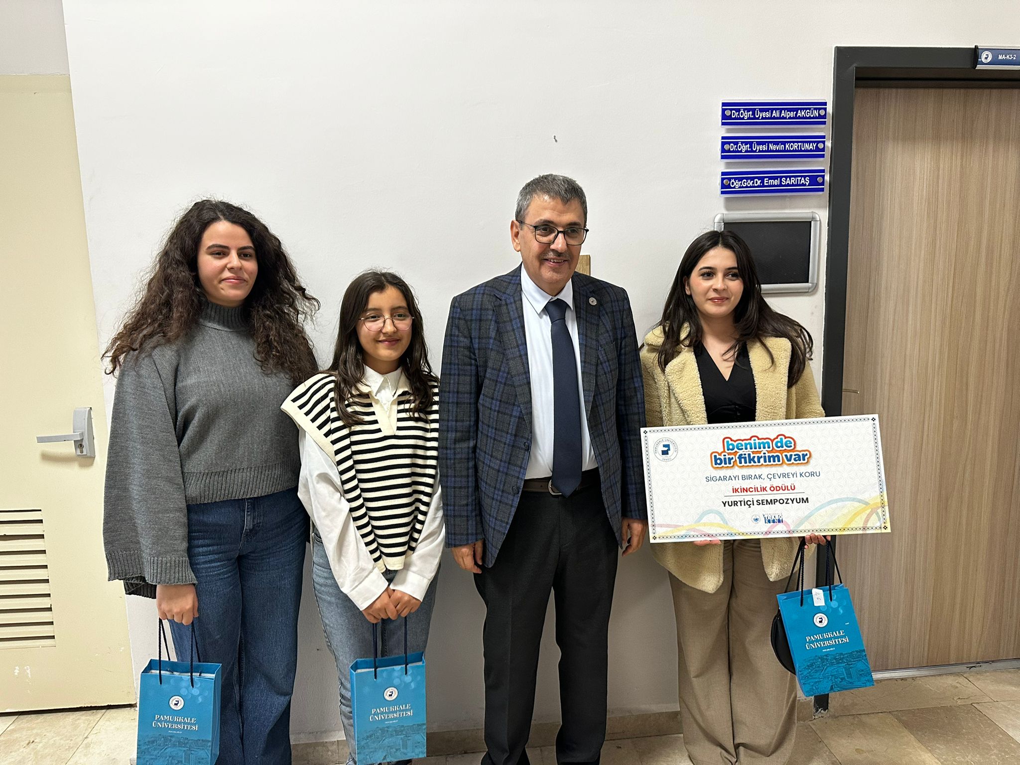 ‘benim-de-bir-fikrim-var’-yarismasinda-dereceye-giren-ogrencilerimiz-odullendirildi